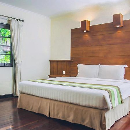 Whiz Prime Hotel Darmo Harapan สุราบายา ภายนอก รูปภาพ