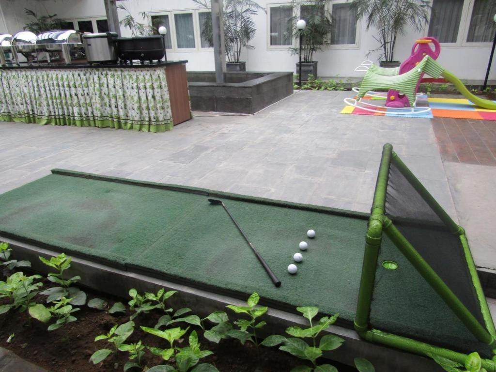 Whiz Prime Hotel Darmo Harapan สุราบายา ภายนอก รูปภาพ