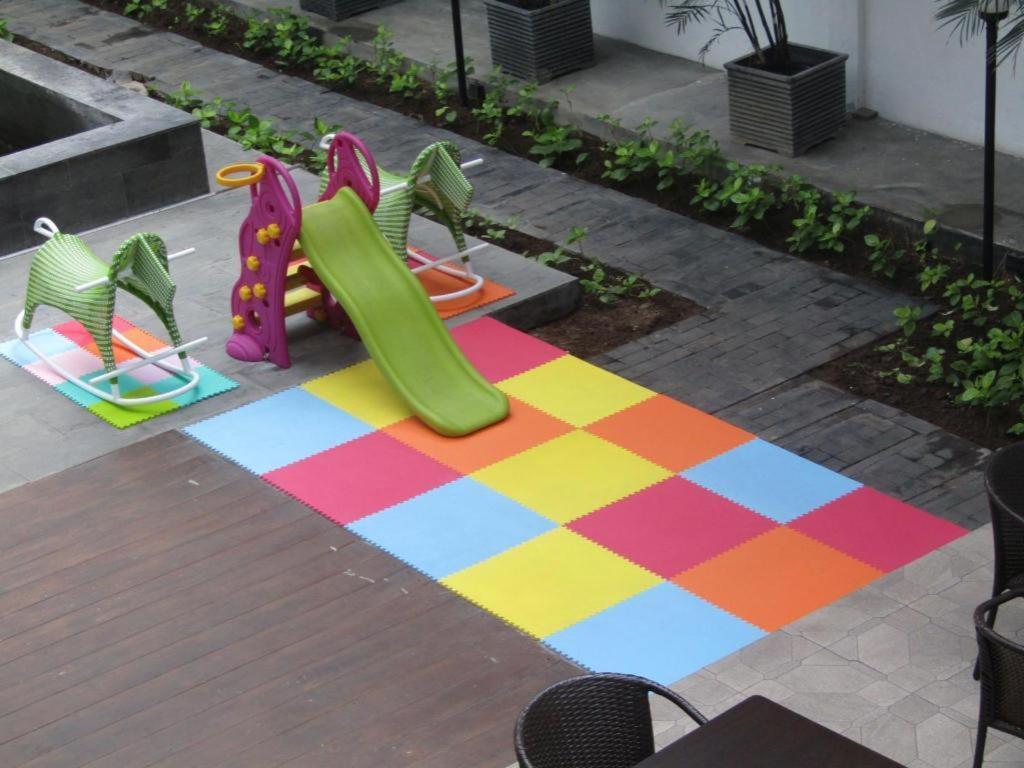 Whiz Prime Hotel Darmo Harapan สุราบายา ภายนอก รูปภาพ