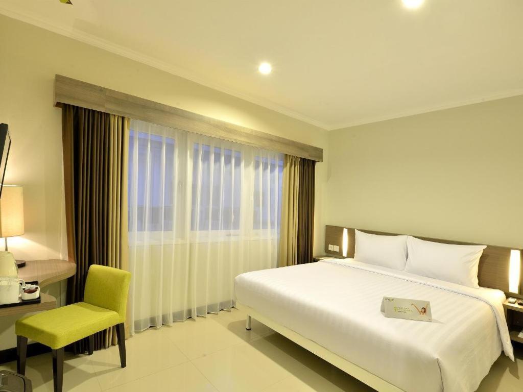 Whiz Prime Hotel Darmo Harapan สุราบายา ภายนอก รูปภาพ