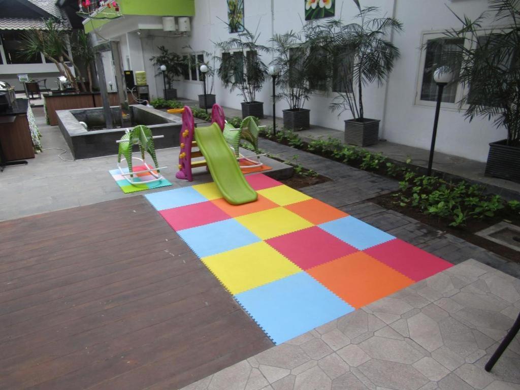 Whiz Prime Hotel Darmo Harapan สุราบายา ภายนอก รูปภาพ
