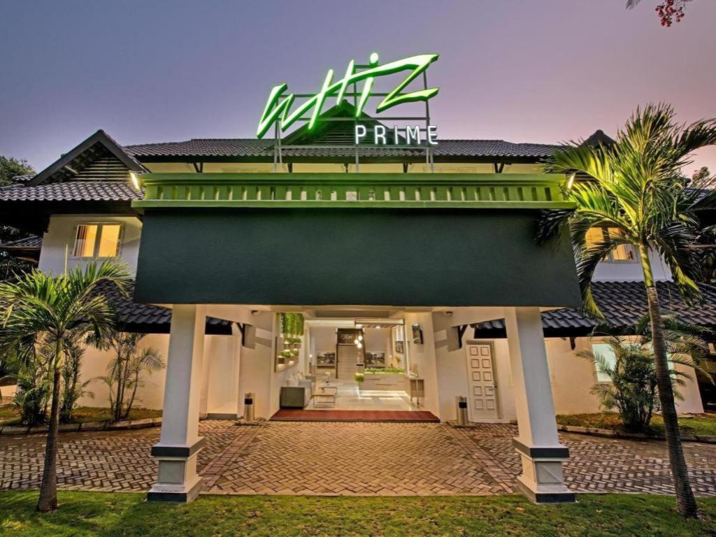 Whiz Prime Hotel Darmo Harapan สุราบายา ภายนอก รูปภาพ