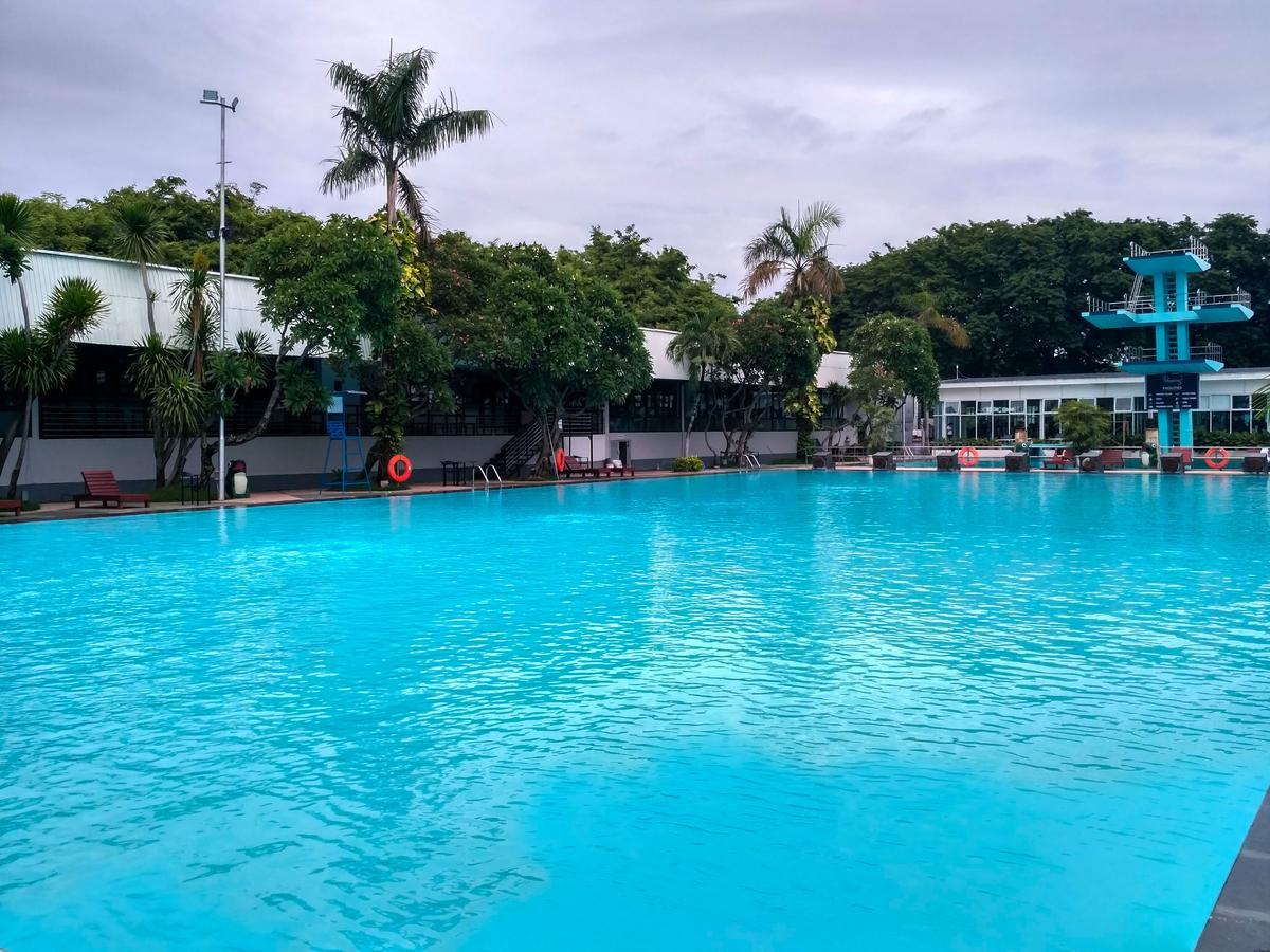 Whiz Prime Hotel Darmo Harapan สุราบายา ภายนอก รูปภาพ