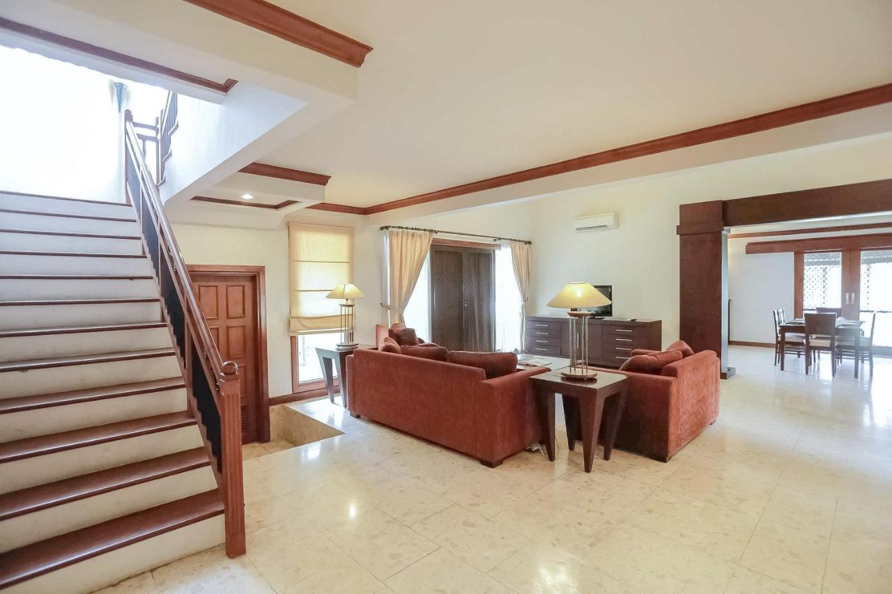 Whiz Prime Hotel Darmo Harapan สุราบายา ภายนอก รูปภาพ