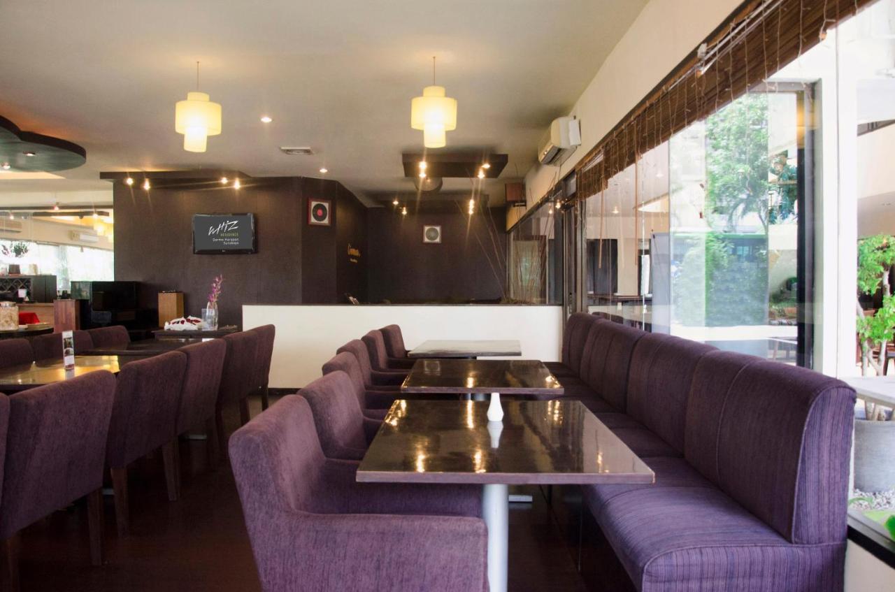 Whiz Prime Hotel Darmo Harapan สุราบายา ภายนอก รูปภาพ
