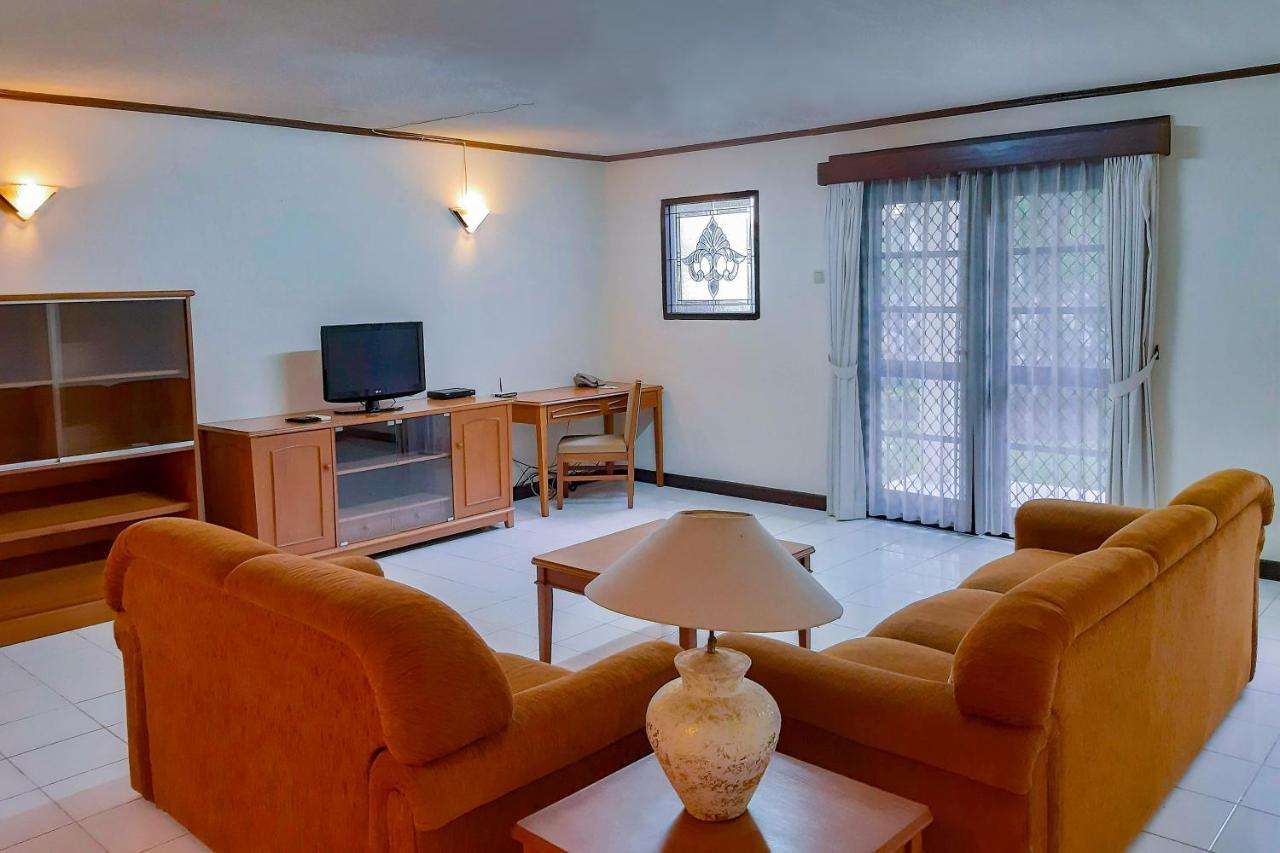 Whiz Prime Hotel Darmo Harapan สุราบายา ภายนอก รูปภาพ