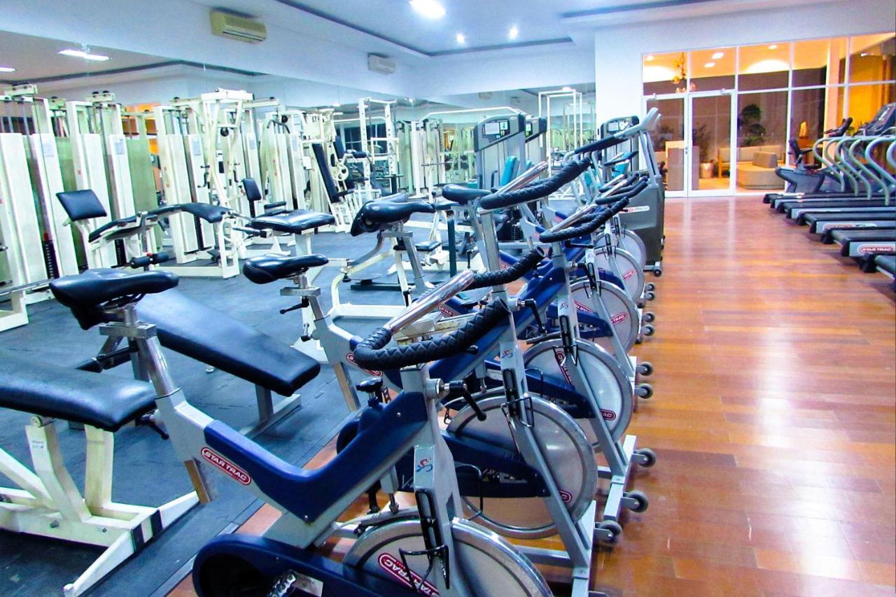 Whiz Prime Hotel Darmo Harapan สุราบายา ภายนอก รูปภาพ