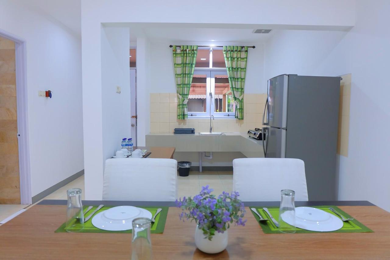 Whiz Prime Hotel Darmo Harapan สุราบายา ภายนอก รูปภาพ