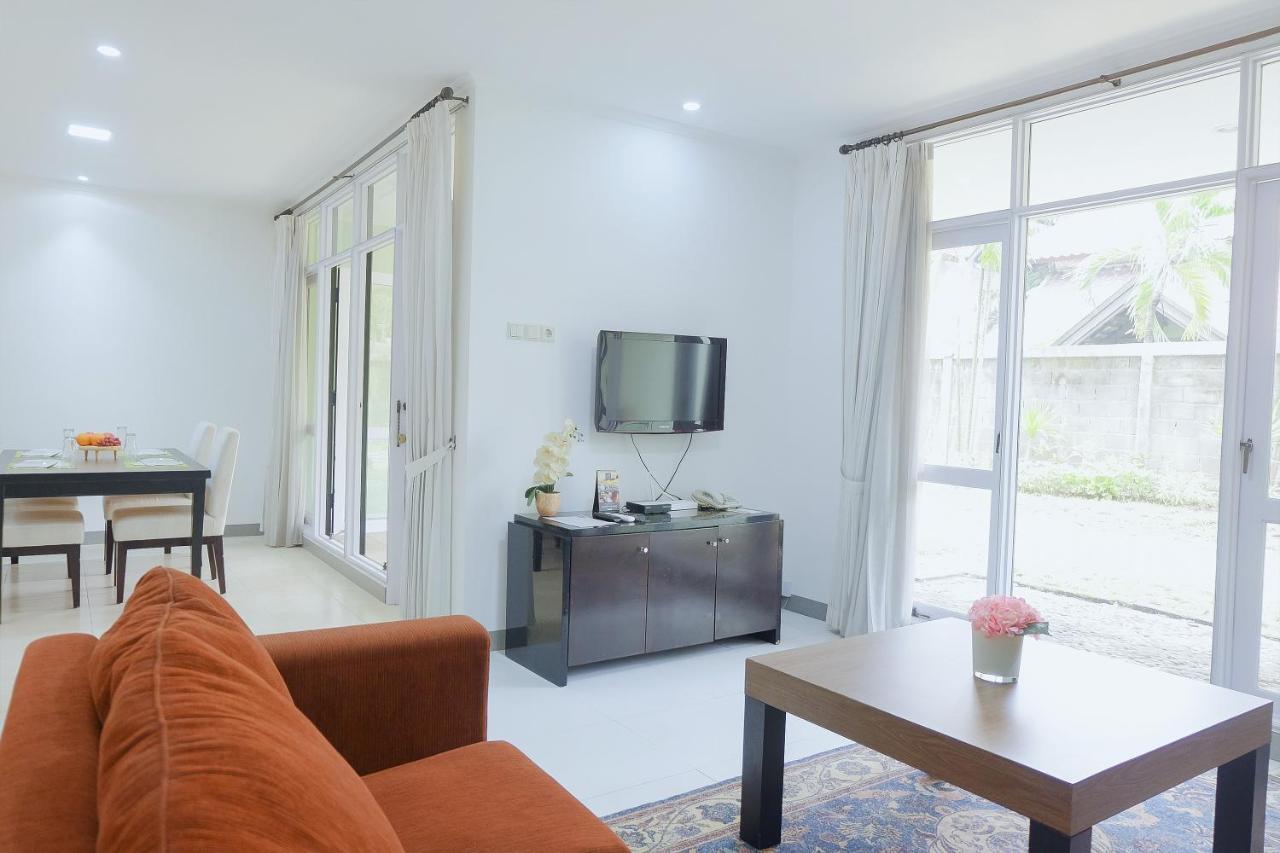 Whiz Prime Hotel Darmo Harapan สุราบายา ภายนอก รูปภาพ
